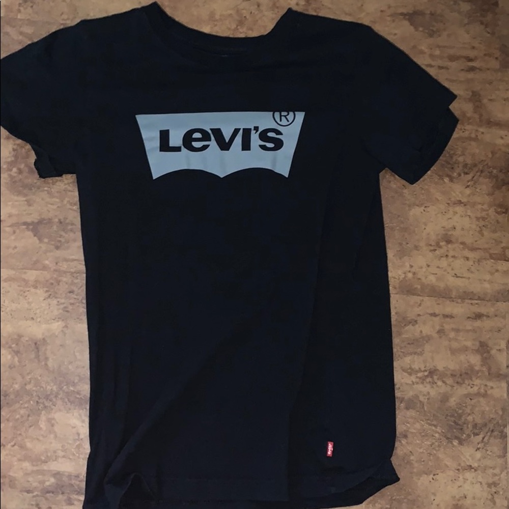 Black and grey levis T-shirt